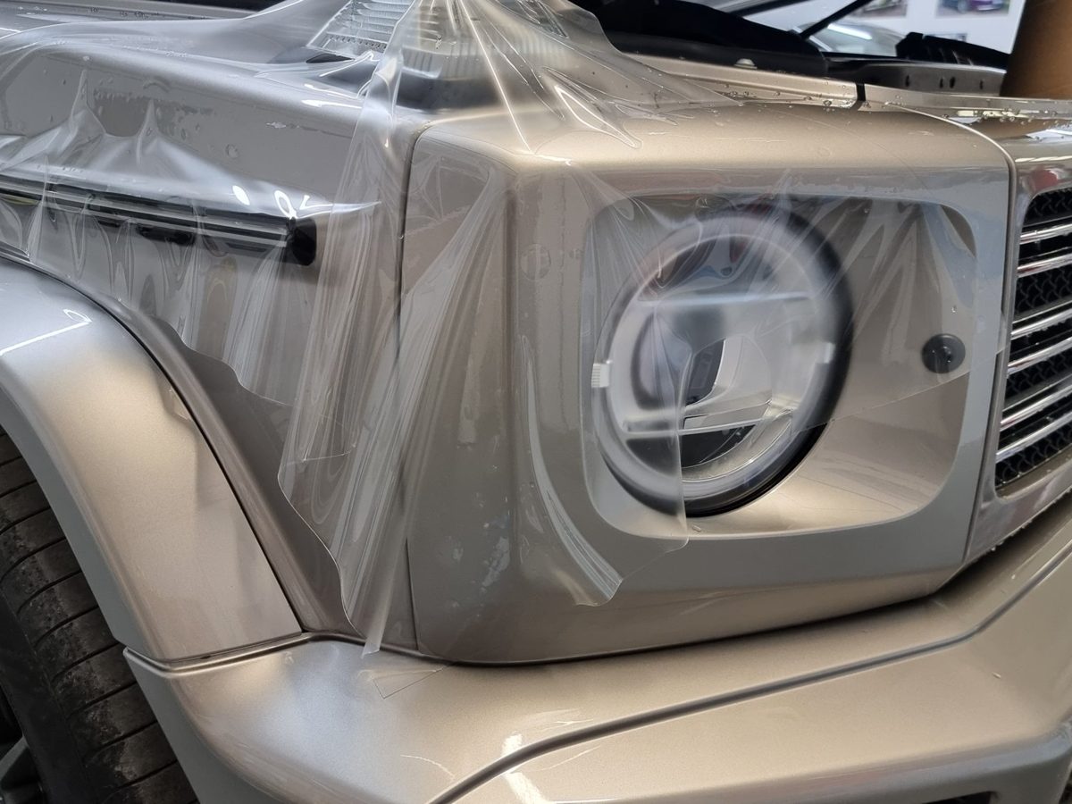 Kővédő fólia a Mercedes G-osztály fényszórójánál
