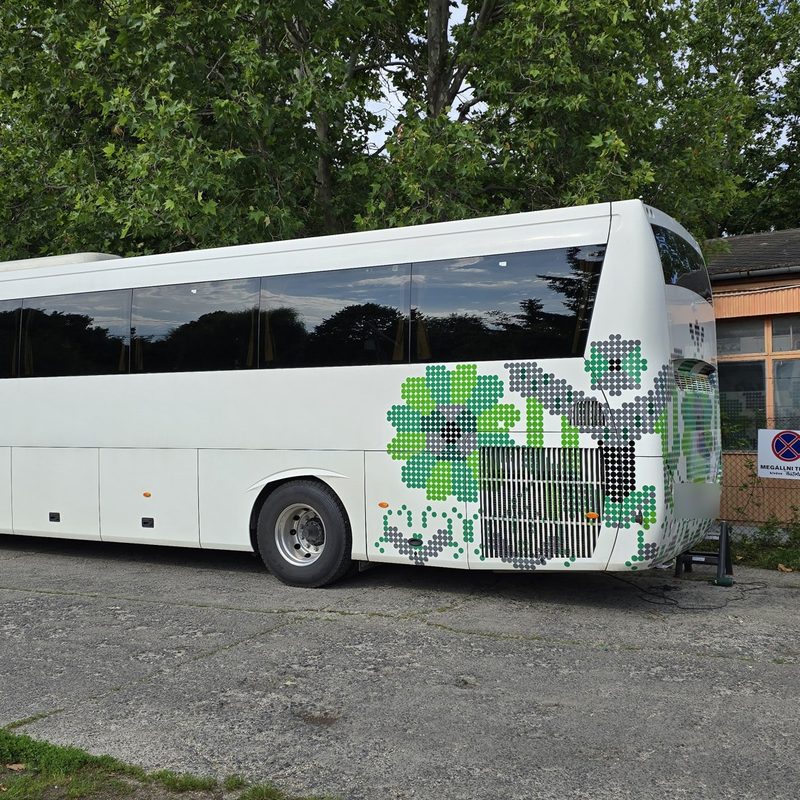 Autóbusz dekorral