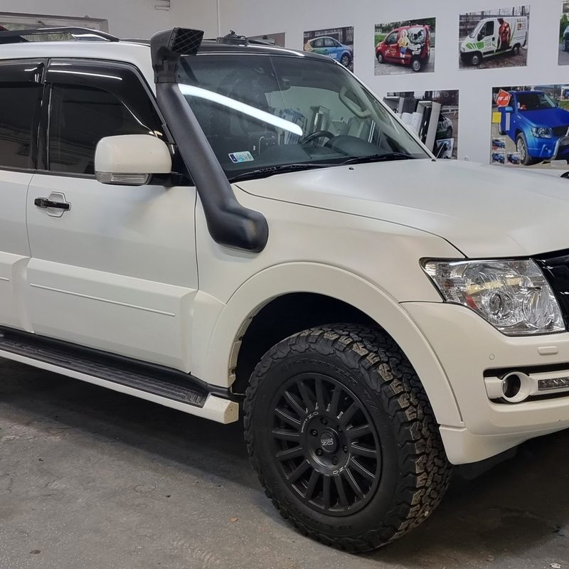 Mitsubishi Pajero kővédő fóliával